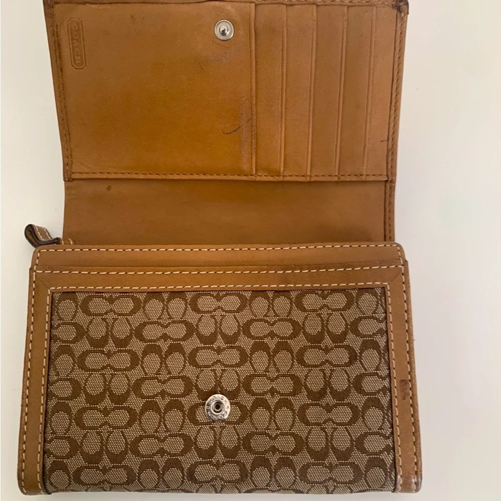 Coach Signature Shoulder Bag and Wallet - Picture 9 of 13